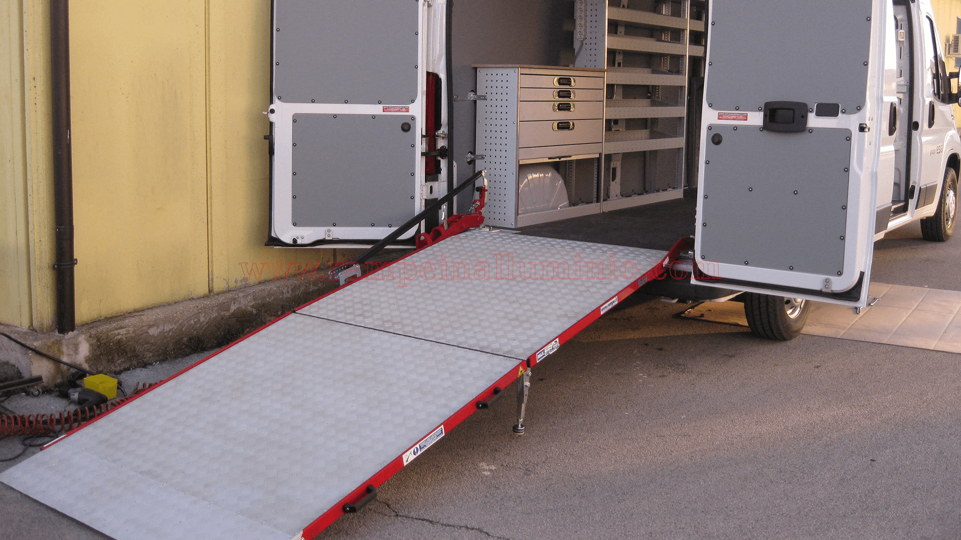 Rampe per accesso disabili pieghevole e portatile per migliorare l’accessibilità